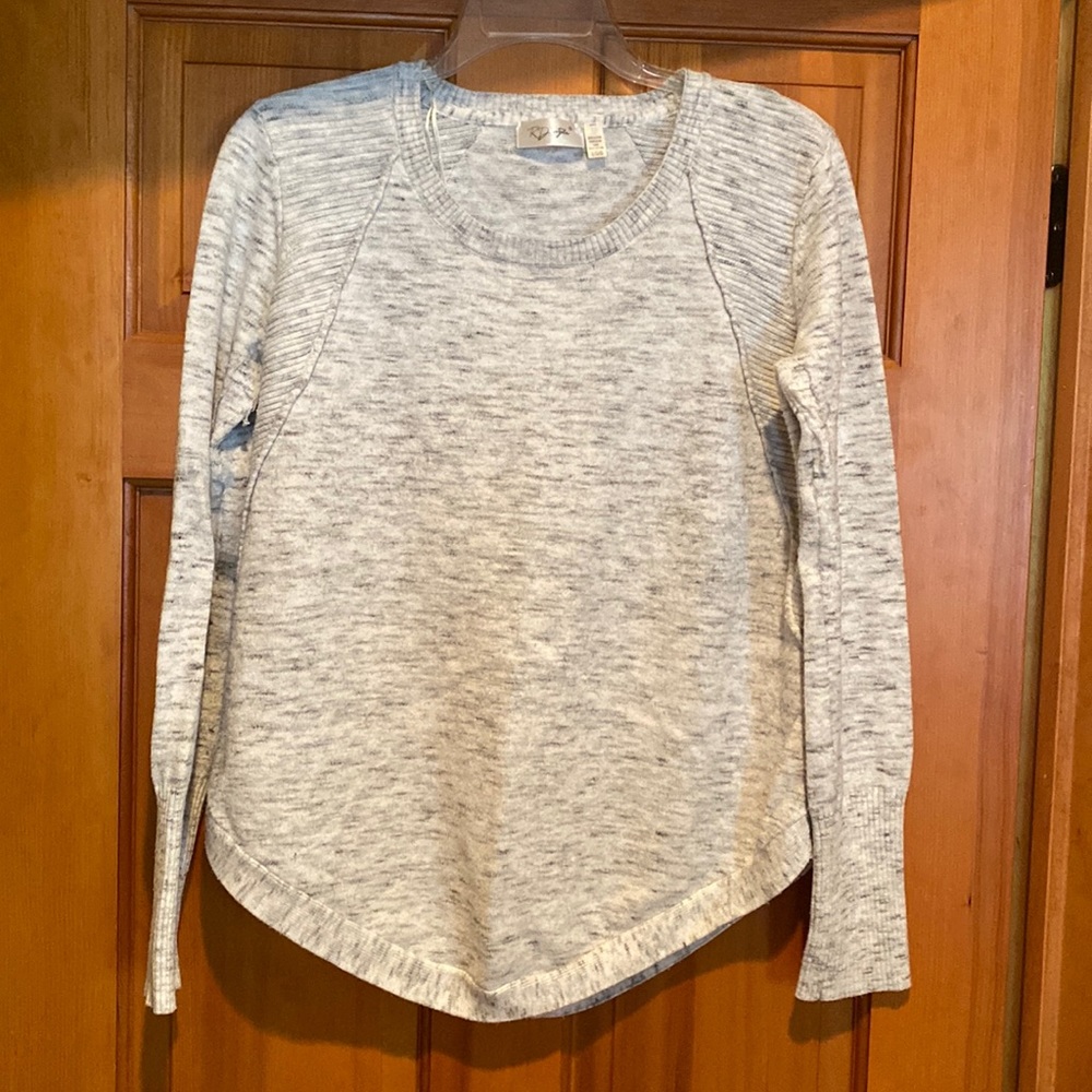 Women’s sweater from RD Style